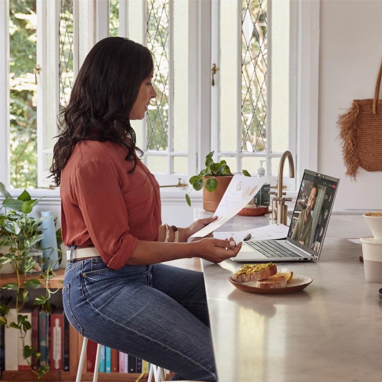 HP EliteBook 860 G9 Intel Core i5 8GB RAM 256GB SSD 16 Inch Windows 11 Pro Laptop