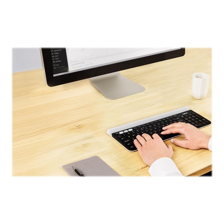 Logitech K780 Multi-Device - Keyboard - Bluetooth 2.4 GHz - UK English - white