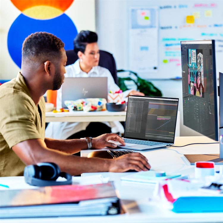 ZBook Studio 16 inch G11 Mobile Workstation PC  - Data Science, 16", Windows 11 Pro, Intel Core™ Ultra 7, 32GB RAM, 1TB SSD, RTX™ 2000 Ada, WQUXGA